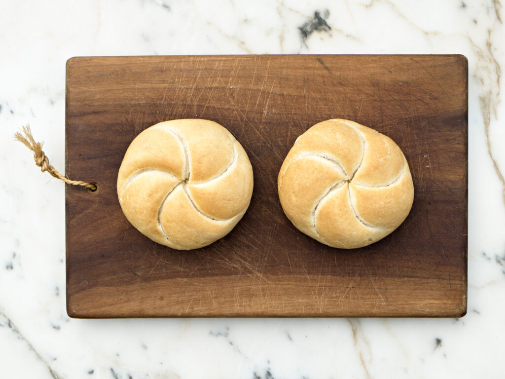 Zwei Kaiserbrötchen